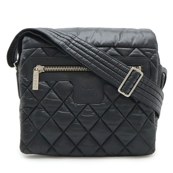 CHANEL Black Leather Shoulder Bag